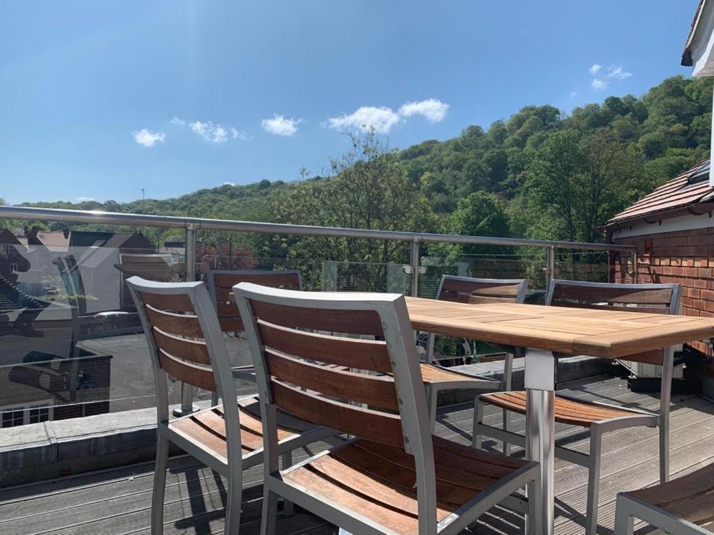 School Path Ironbridge Home With Roof Terrace Esterno foto